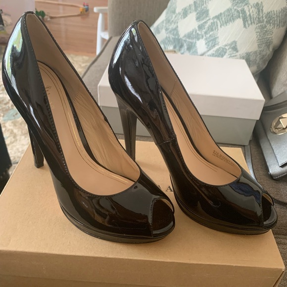 New in Box Cole Haan pumps - Picture 2 of 3